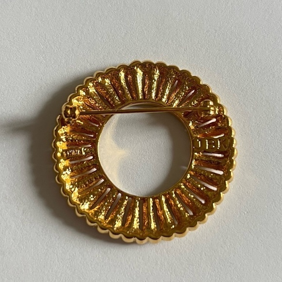 Vintage JBK Gold Plated Rhinestone Circle Brooch - Picture 4 of 4
